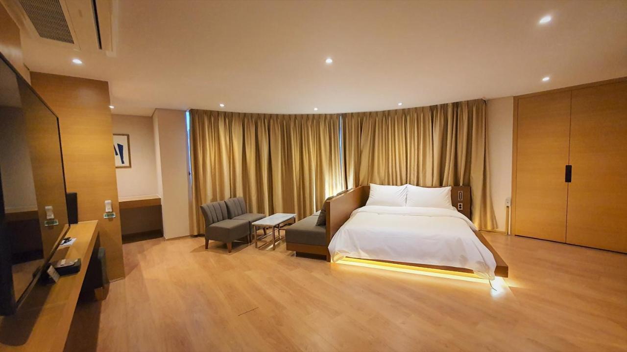 Benikea Hotel Bizinn Wonju Bagian luar foto