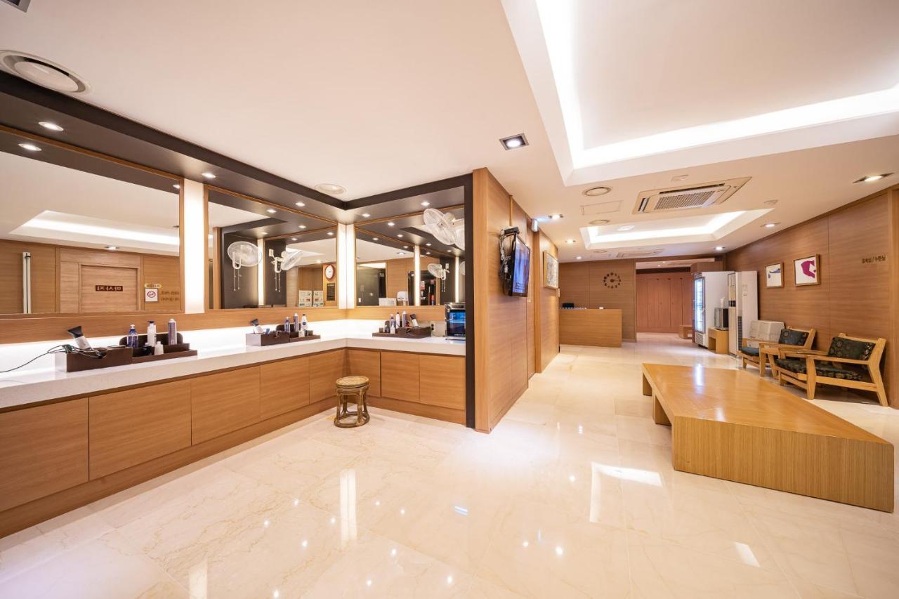 Benikea Hotel Bizinn Wonju Bagian luar foto